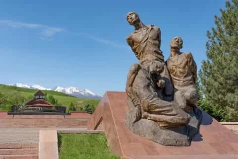 Bishkek: City Tour, Ata-Beyit and Osh Bazaar