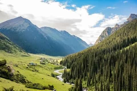 Altyn Arashan: 4x4 Transfer & Hot Springs Experience