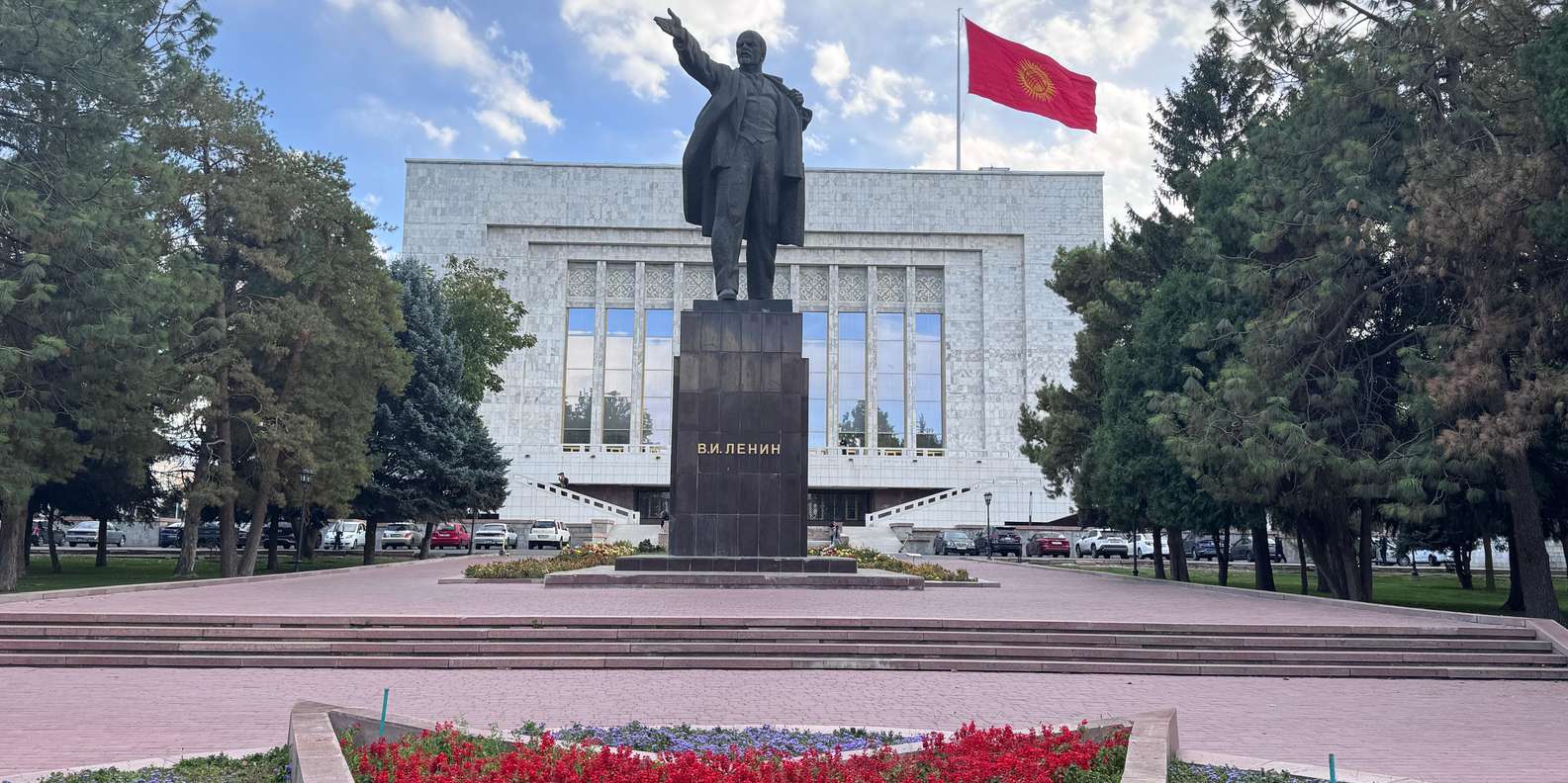 Bishkek : USSR History, Soviet Architects ,Statues & Mosaics